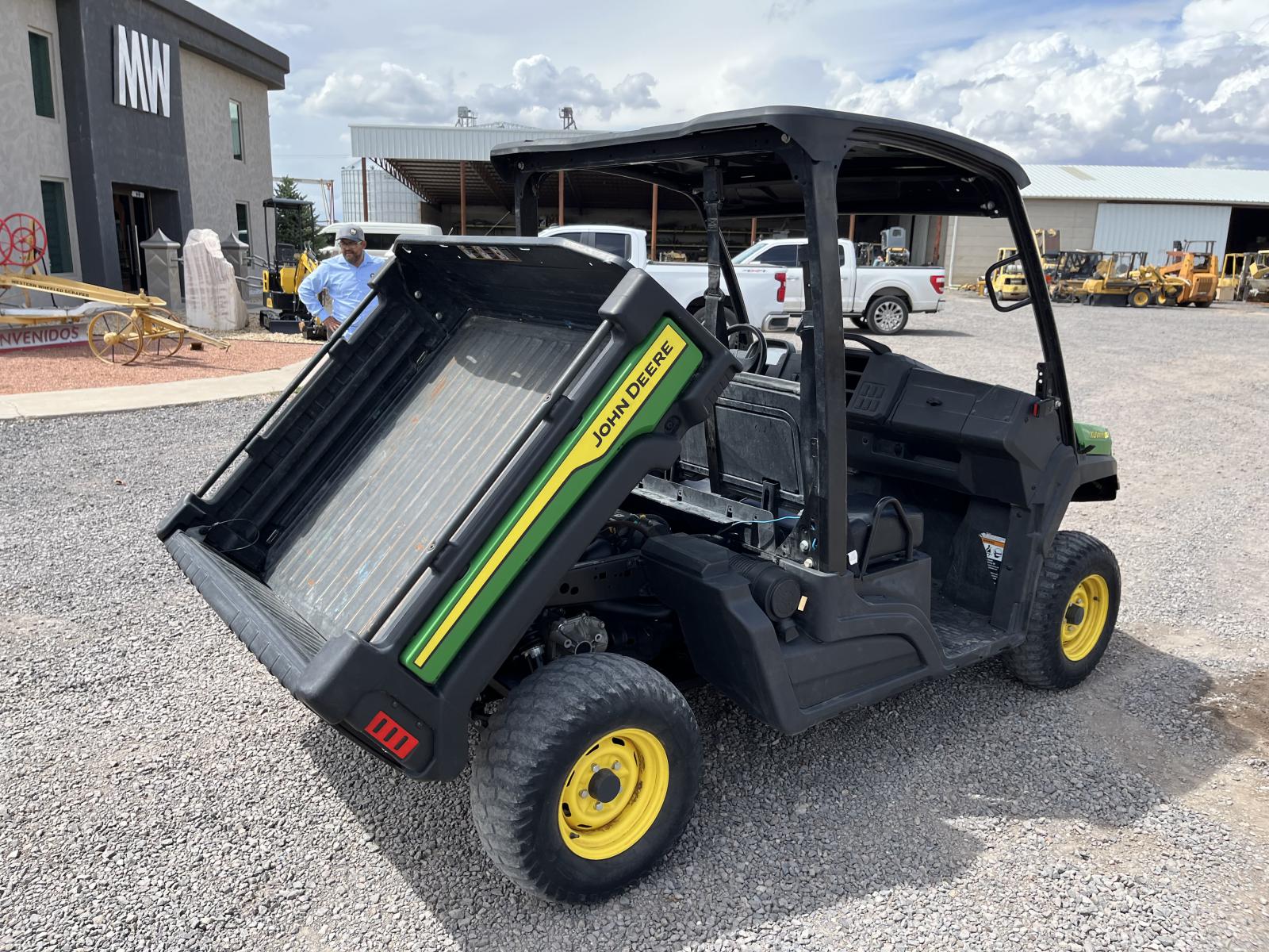 ./imagenes/INVOICE/2019/18252/JOHN DEERE XUV835E (11).JPG